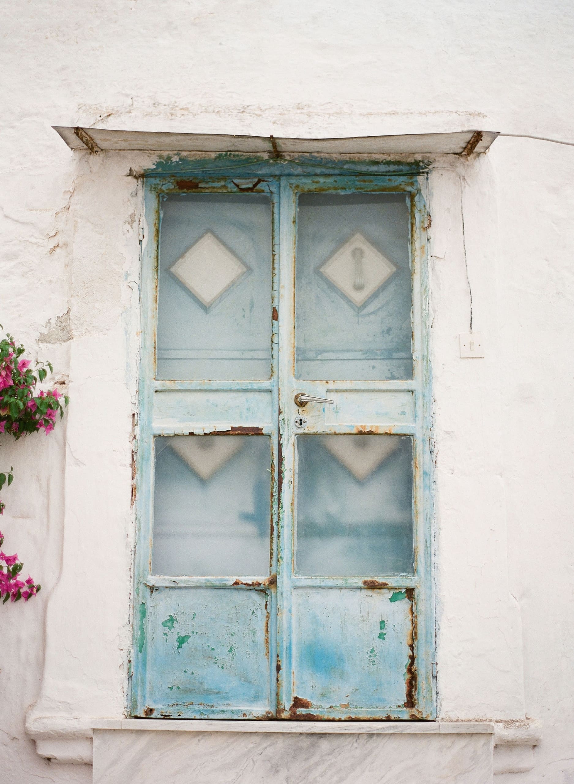 puglia italy trulli architecture buildings white travel holiday culture italian ostuni door plants flowers doorway