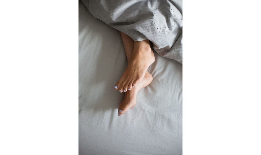 feet in bed